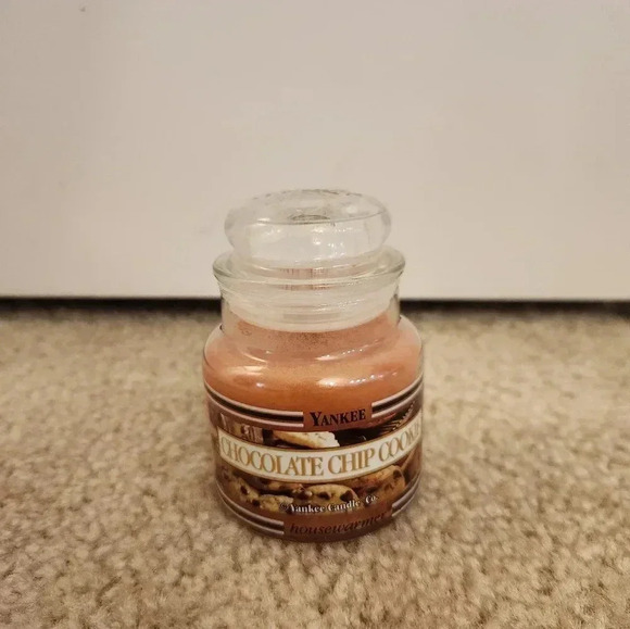 Yankee Candle Black Band "CHOCOLATE CHIP COOKIE" Small - Picture 1 of 2